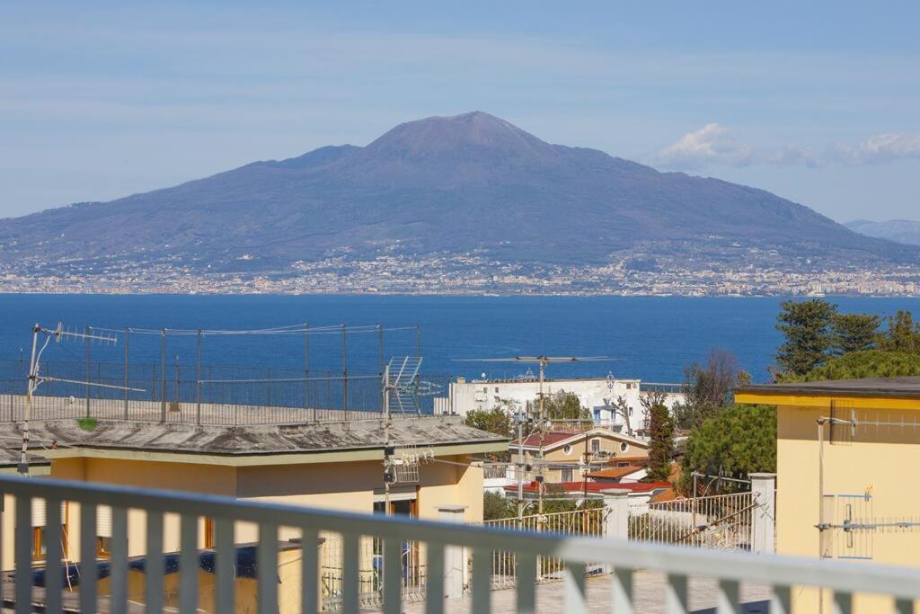 Super Attico Vista Mare Con Piscina Daire Sorrento Dış mekan fotoğraf
