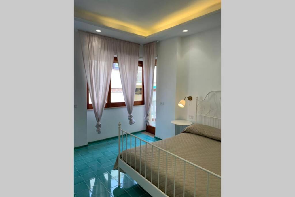 Super Attico Vista Mare Con Piscina Daire Sorrento Dış mekan fotoğraf