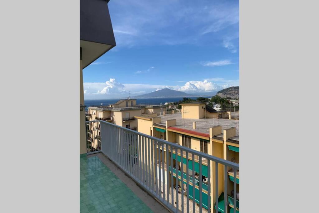 Super Attico Vista Mare Con Piscina Daire Sorrento Dış mekan fotoğraf