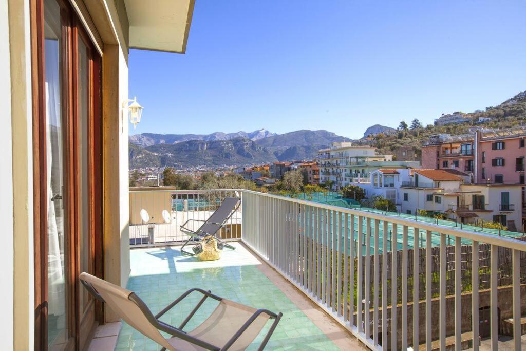 Super Attico Vista Mare Con Piscina Daire Sorrento Dış mekan fotoğraf