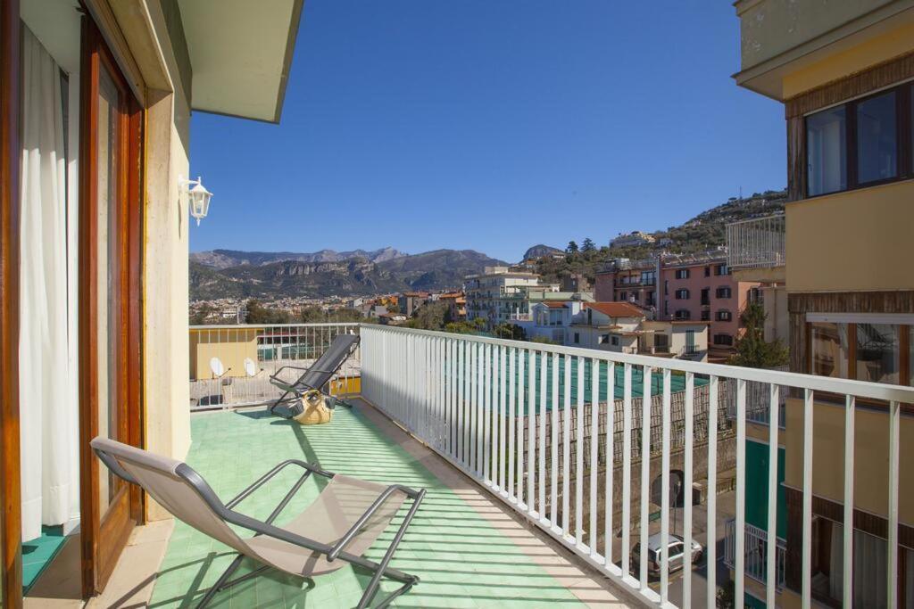Super Attico Vista Mare Con Piscina Daire Sorrento Dış mekan fotoğraf